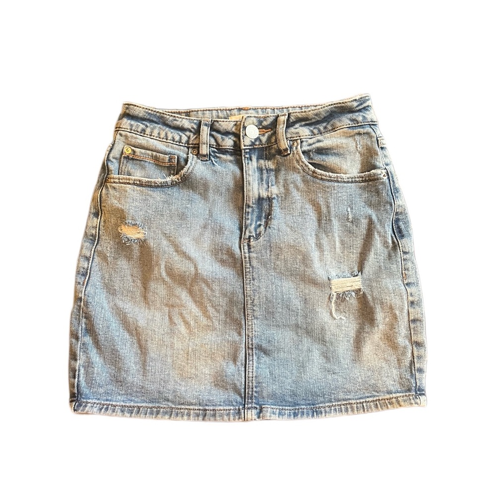 Mid length skirt. Perfect for winter